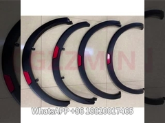 LED-Licht-Design ABS Plastik-Rad-Fender-Flamme für NP300 Navara 2021